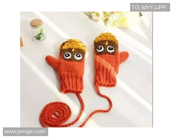 卡卡手机壳热潮来袭足球明星周边产品引领时尚潮流